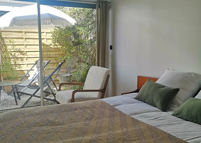 100 M De La Plage, Maison De Coeur De St Gilles